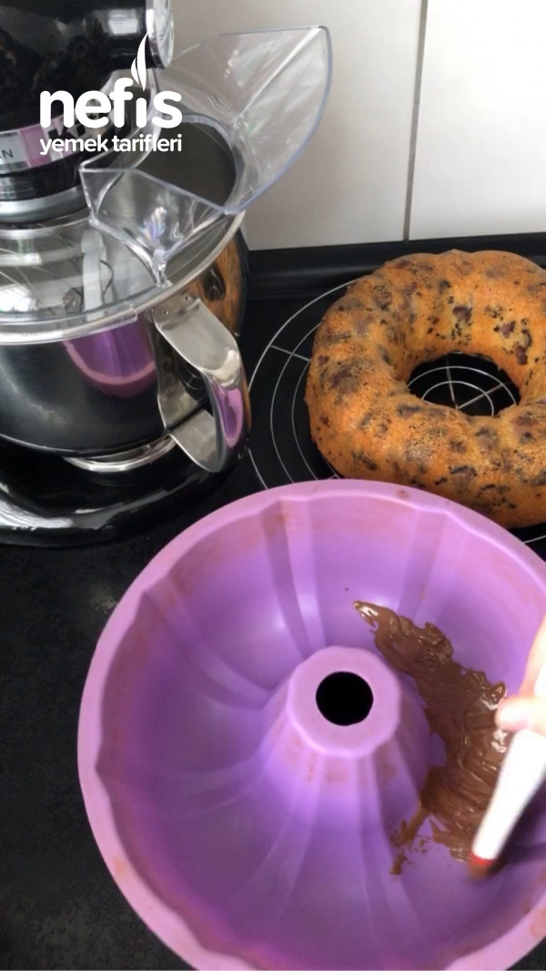 Çikolata Kaplı Vişneli Kek Tarifi (Resimli Anlatım)