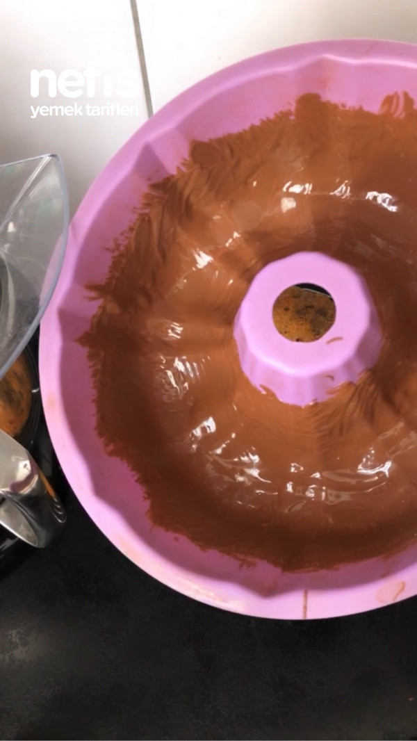 Çikolata Kaplı Vişneli Kek Tarifi (Resimli Anlatım)