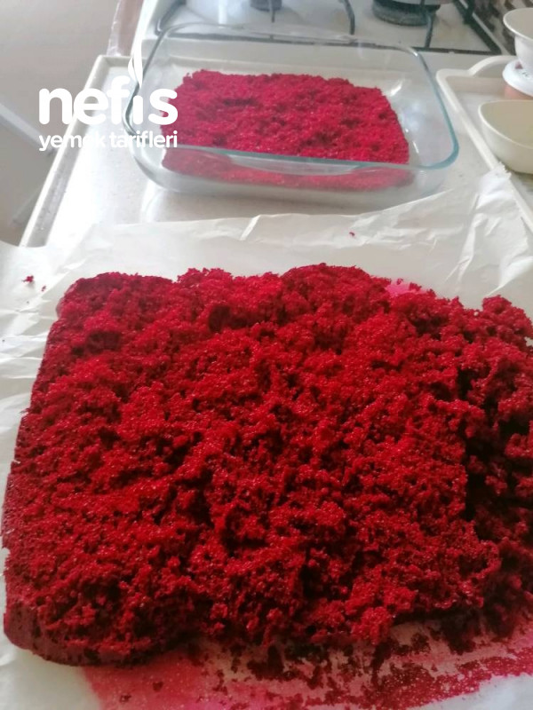 Kırmızı Kadife Kek (Red Cake)