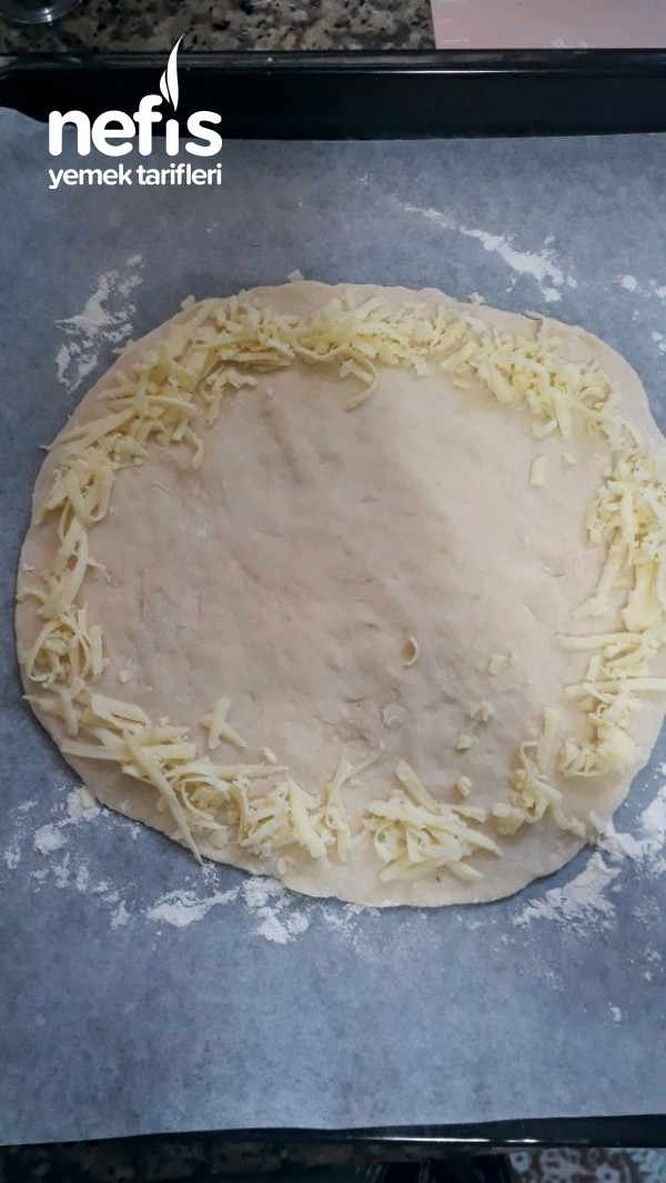 Peynir Kenarlı Tavuklu Pizza