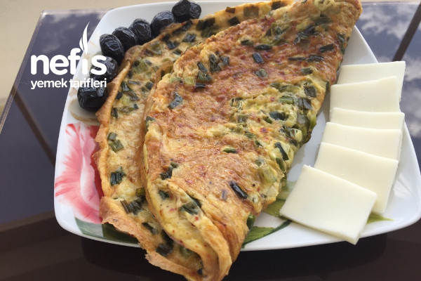 Şahane Kahvaltılık Yeşil (Taze) Soğanlı Omlet Tarifi