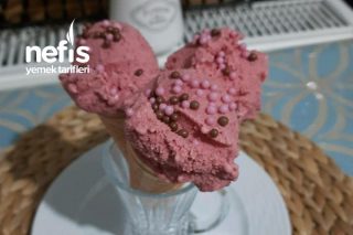 Sadece Üç Malzemelı Ev Yapımı Çilekli Dondurma (6-8 Kişilik) (videolu) Tarifi
