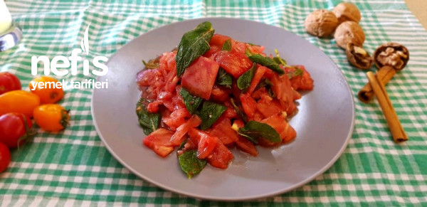 yaprak Salata (Naneli Domates Salatası)