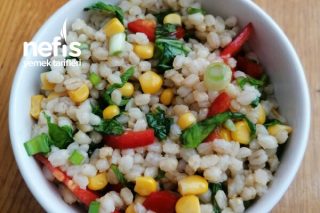 Lezzetli Besleyici Renk Cümbüşüyle Buğday Salatası Tarifi