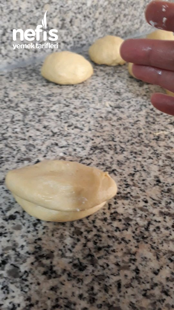 Peynirli Pastane Poğaçası