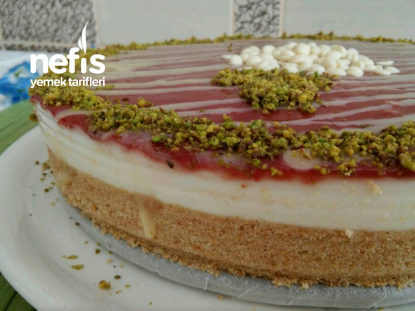 Pratik Çilekli Cheesecake (Fırında Pişmeyen)