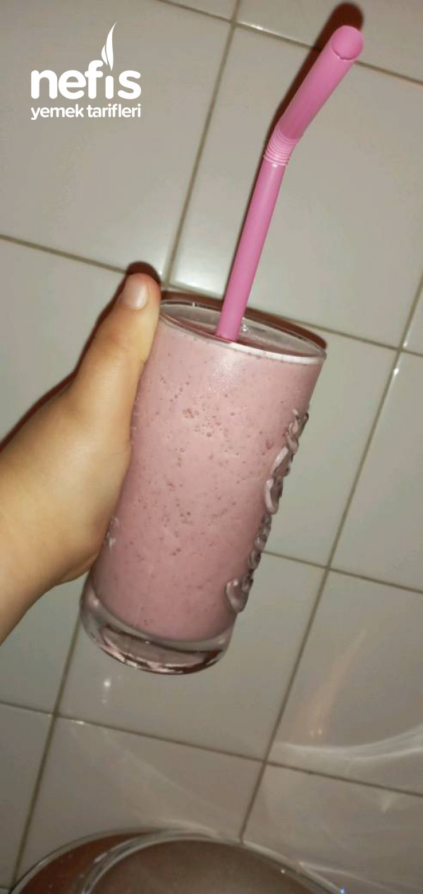 Çilekli Milkshake