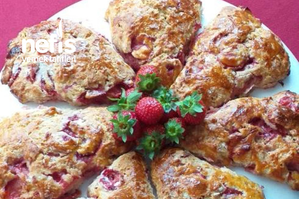 Strawberry Scones (Çilekli Çörek) Tarifi