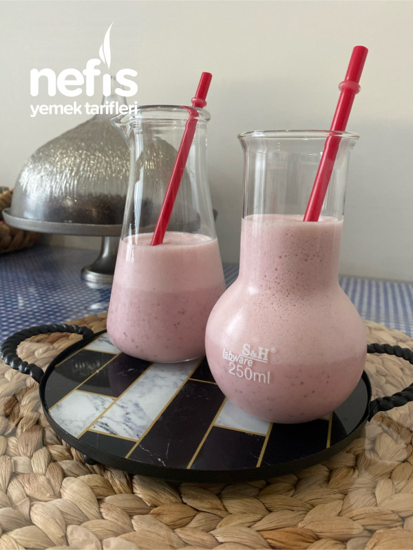 Çilekli Smoothie – Tam Kıvamında