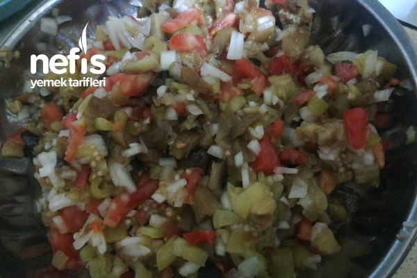 Közlenmiş Biberli Patlıcanlı Enfes Salata