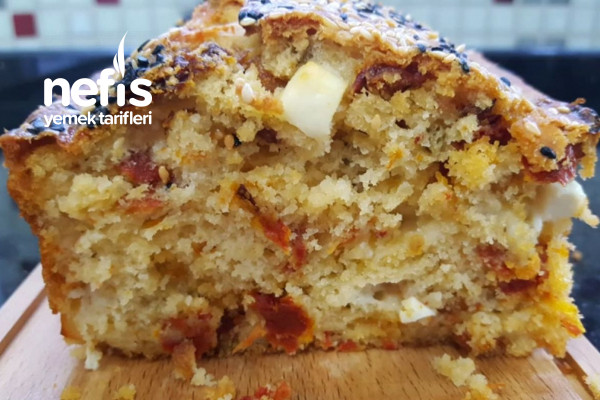 Karamelize Soğanlı, Kuru Domatesli Tuzlu Kek (Videolu)