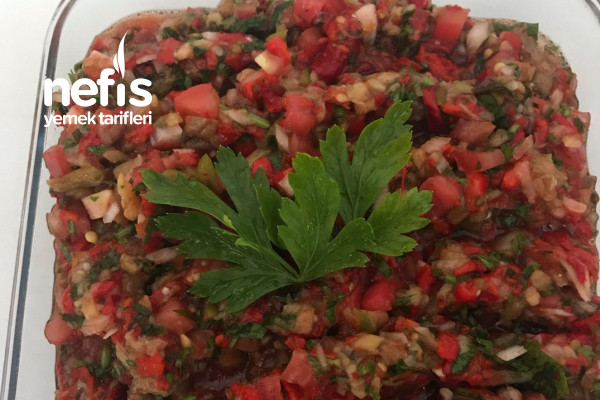 Közlenmiş Patlıcanlı Salata Tarifi