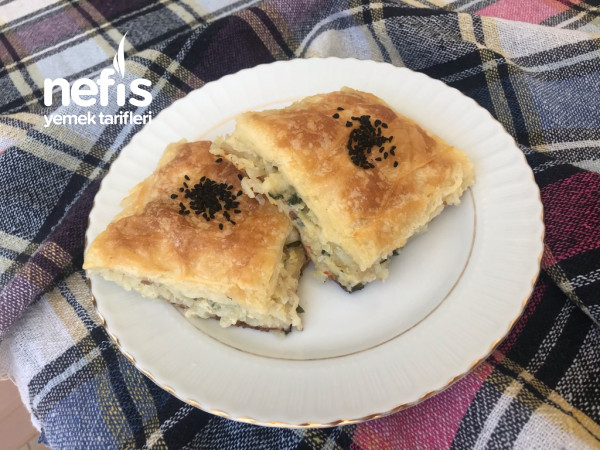 Su Böreği Tadında Sodalı Börek