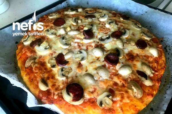 Az Malzemeli Ev Yapımı Pizza Tarifi