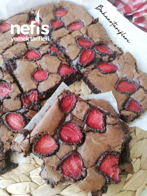 Az Malzemeli Çilekli Çikolatalı Browni Nefis Yemek Tarifleri