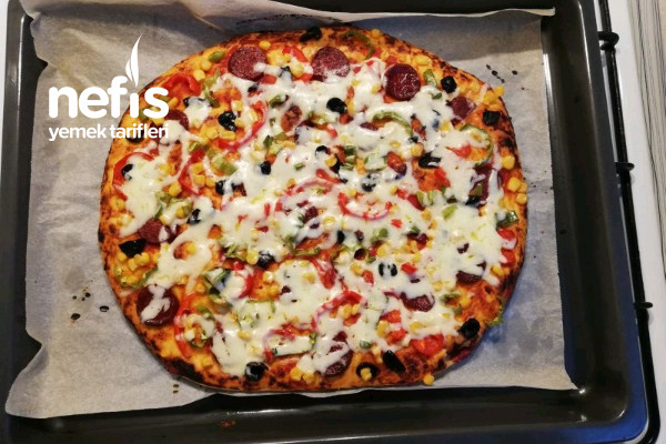 Yumuşacık Ev Pizzası (Deneyenler Bayılıyor ) Tarifi