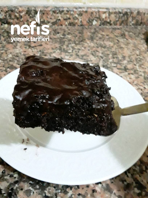 Browni Tadında Çikolata Soslu Yeşil Kabaklı  Kek (Bayılacaksınız)
