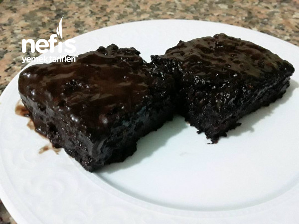 Browni Tadında Çikolata Soslu Yeşil Kabaklı  Kek (Bayılacaksınız)