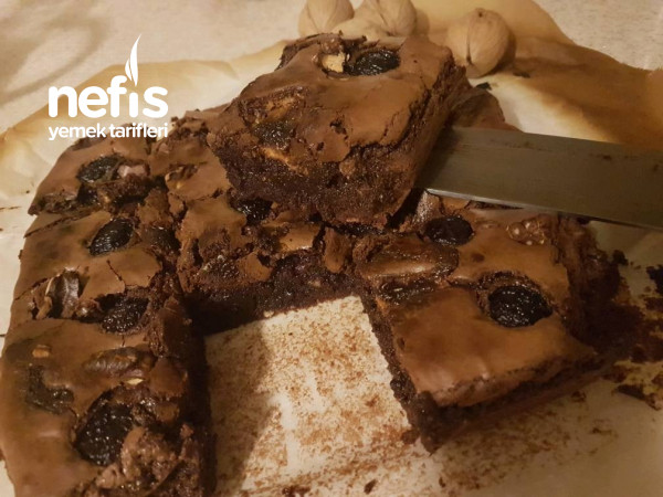 Dışı Çıtır İçi Nemli Brownie