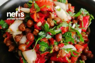 Közlenmiş Biberli Kara Nohut Salatası Tarifi