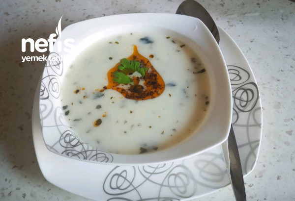 Yöresel Baharatlı Arpa Şehriyeli Yoğurt Çorbası