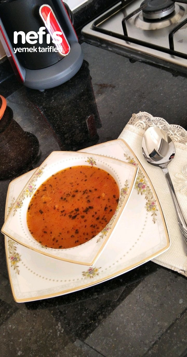 Tel Şehriyelli Domates Çorbası