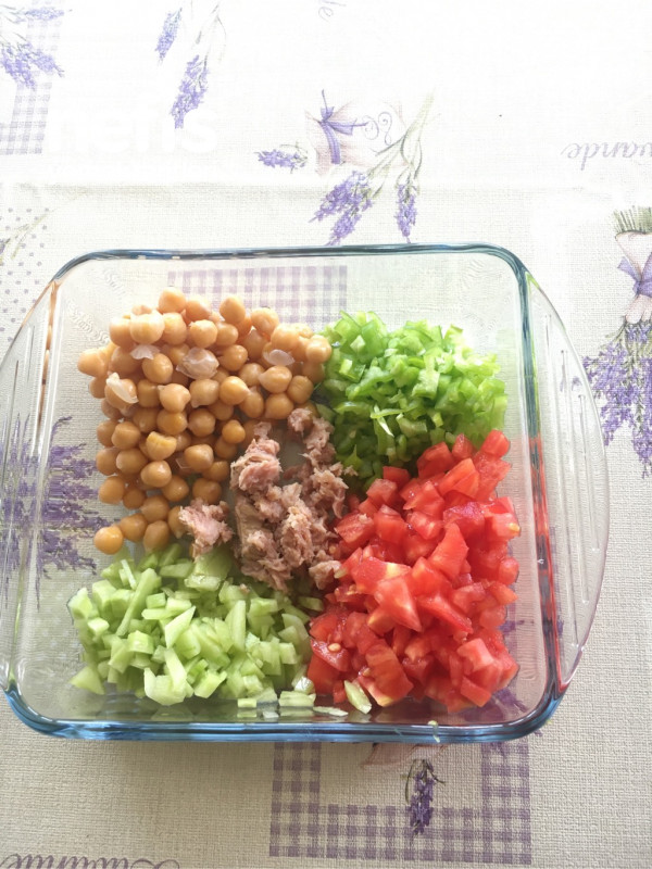 Ton Balıklı Nohutlu Salata