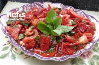 Turşu Tadında Muhteşem Köz Biber Salatası Tarifi