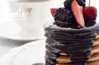 Hem Kahvaltıya Hem Tatlı Krizine: Çikolata Soslu Fit Pankek Tarifi