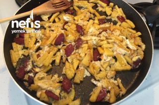 Kahvaltı İçin Enfes Patatesli Sucuklu Yumurta Tarifi