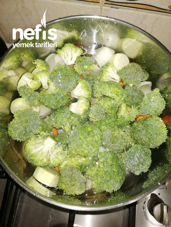 Nefis Terbiyeli Brokoli Çorbası