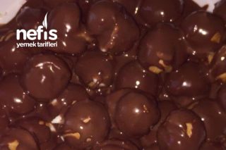 Tremyağlı Üstü Çikolata Kaplı Minik Profiteroller Tarifi