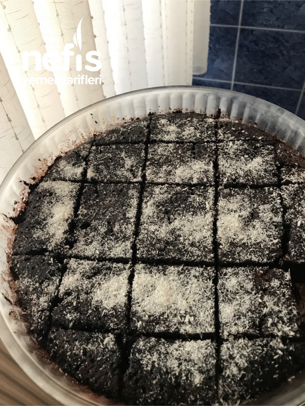 Brownie Tadında Islak Kakaolu Soslu Kek