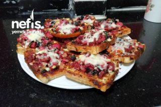 Pazar Kahvaltılarının Vazgeçilmez Lezzeti Mini Pizza Tarifi
