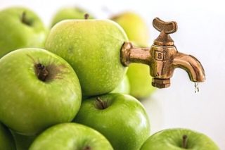 Elma Suyunun Sizi Şaşırtacak 12 Faydası Tarifi