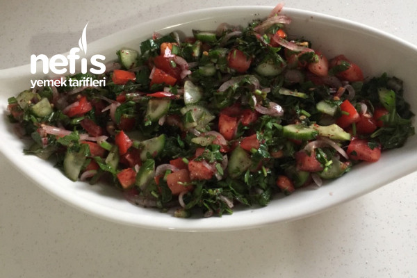 Bol Yeşillikli Soğan Salatası Tarifi