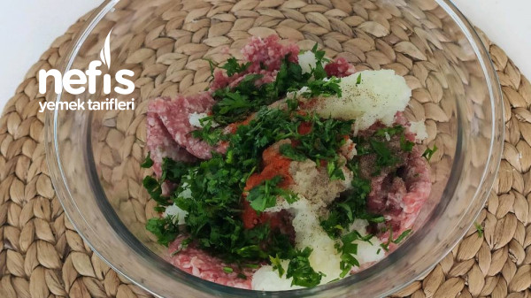 Kebapçılara Taş Çıkartacak Lezzette Söğürme Kebabı (Videolu)