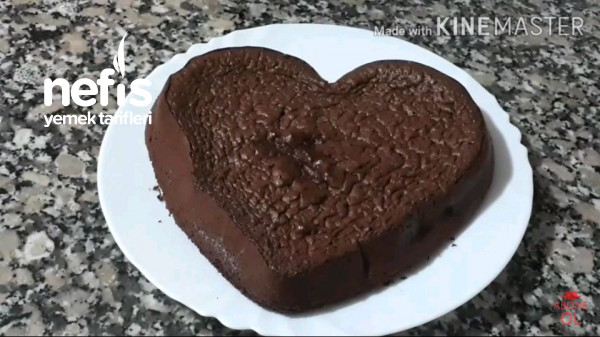 Sadece İki Malzemeyle Muhteşem Çikolatalı Kek (Videolu)
