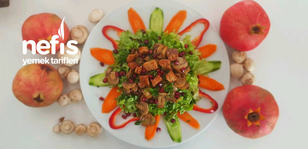 Kızarmış Ekmek Eşliğinde Mantarlı Salata