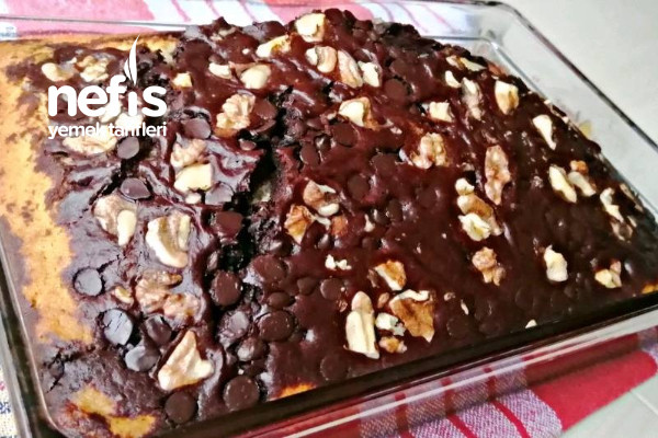 Yumuşacık Çikolatalı Cevizli Kek (Videolu) Tarifi