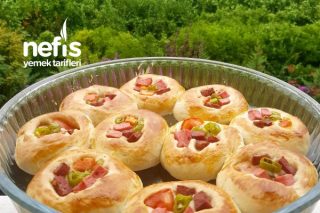 Nefis Hamuruyla Mini Pizzalar (Videolu) Tarifi