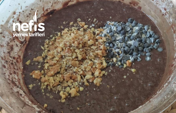 Κέικ σοκολάτας με σαντιγί με εκατό τοις εκατό εγγύηση θαυμασμού (με βίντεο)