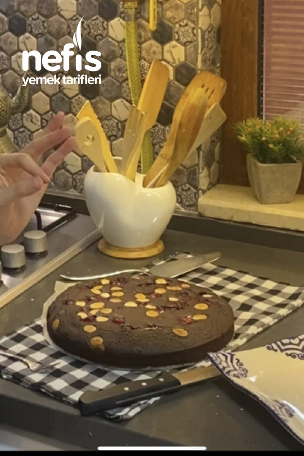 Vişneli Beyaz Çikolatalı Browni