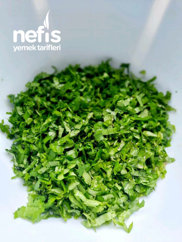 Azərbaycan mutfağından bol yeşilli, lezzetli,yapımı kolay: Cevizli kükü tarifi