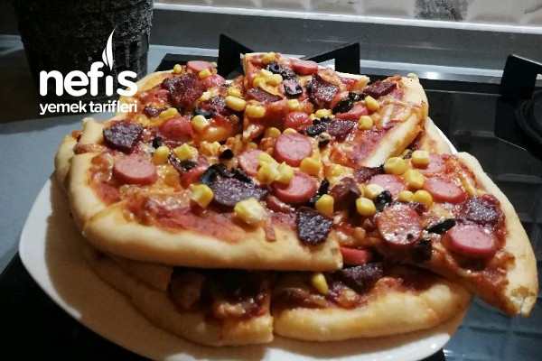 Yumuşacık Hamuruyla Bol Malzemos Pizza Tarifi