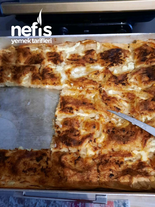 4 Yufkadan Suböreyi Tadında Peynirli Börek