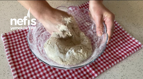 Tüm Püf Noktalarıyla Ekşi Mayalı Ekmek Yapımı (Videolu)