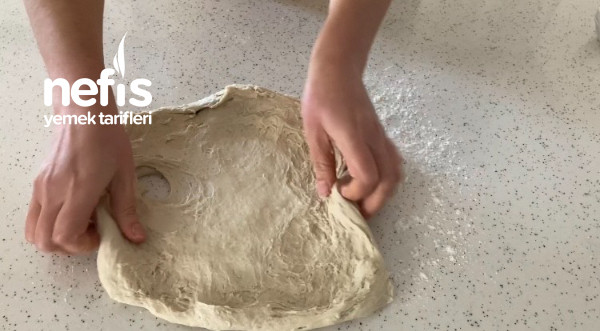 Tüm Püf Noktalarıyla Ekşi Mayalı Ekmek Yapımı (Videolu)