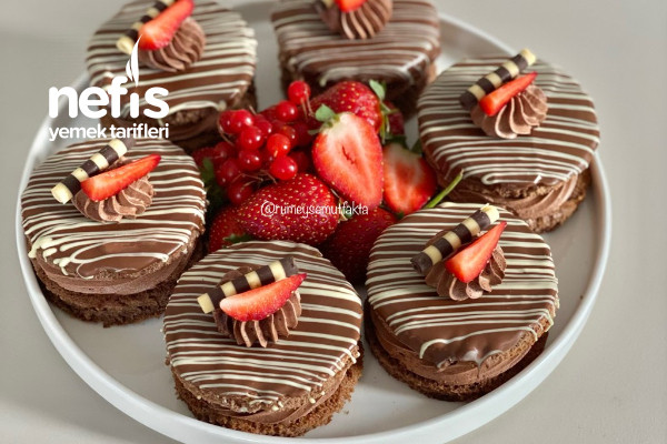 Vişneli Çikolatalı Mini Pastalar