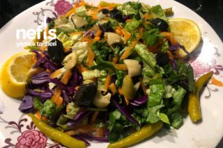 Zeytinli Mevsim Salatası Tarifi